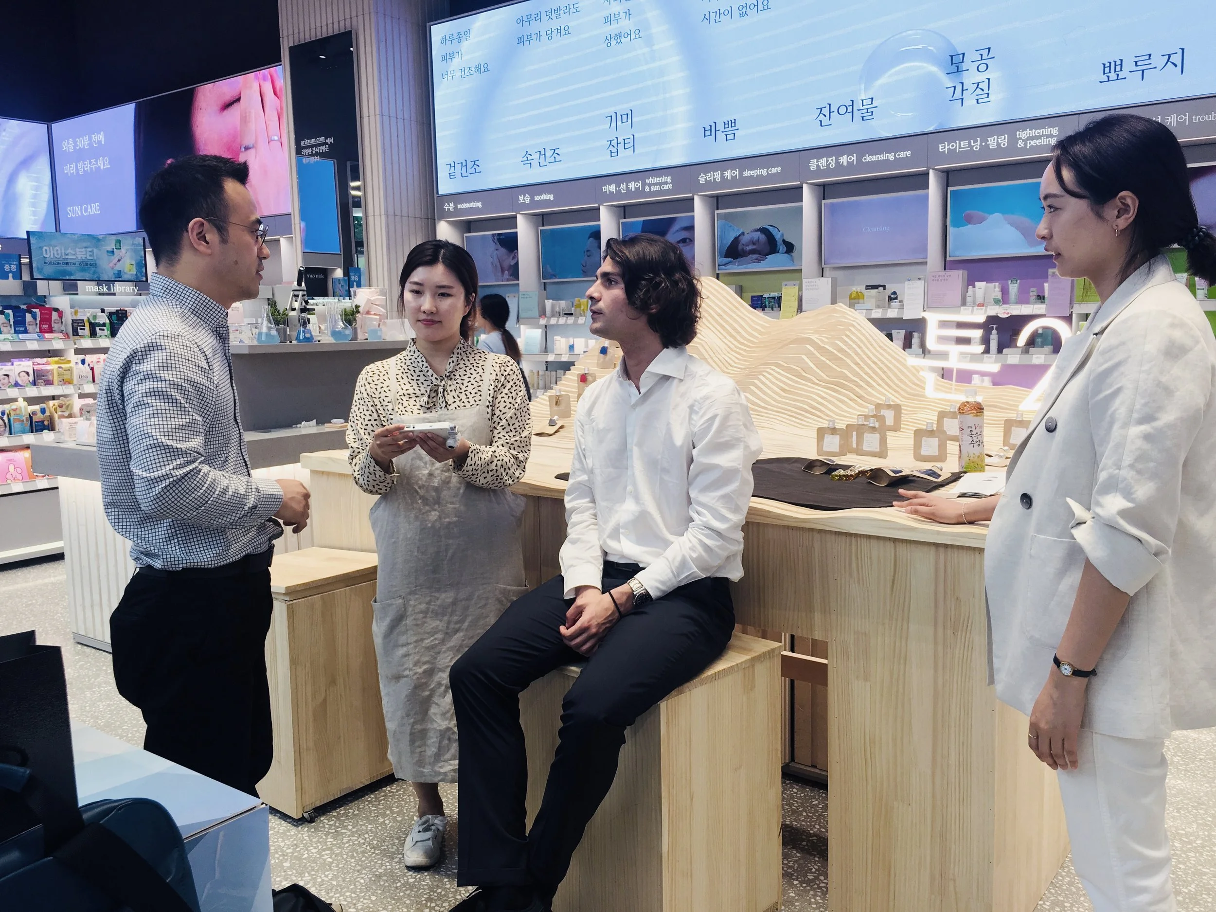 Toun28 Retail VMD Stands — Toun28