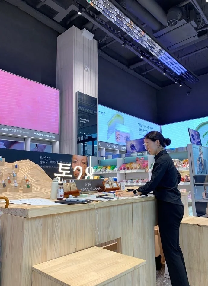 Toun28 Retail VMD Stands — Toun28
