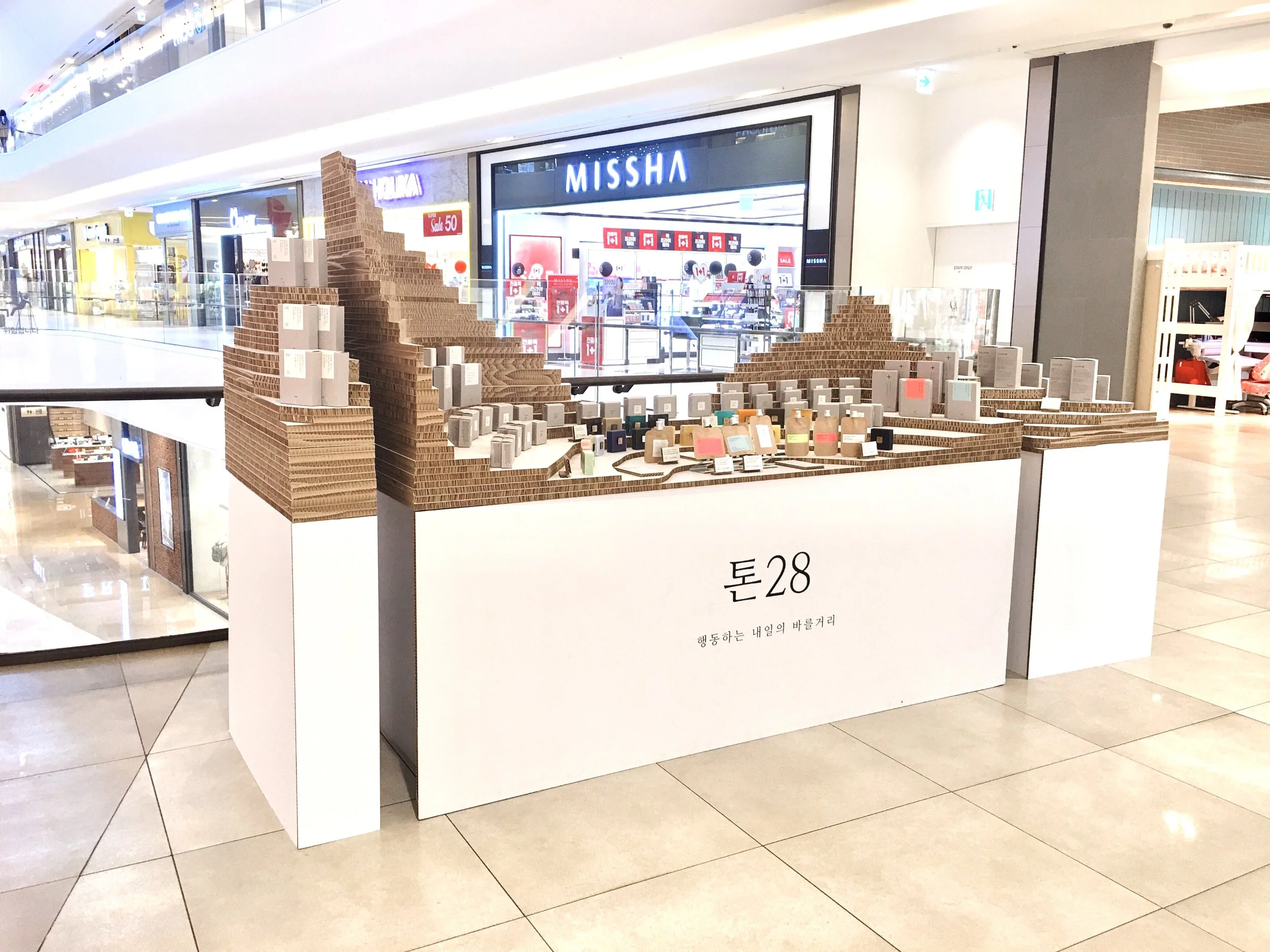 Toun28 Retail VMD Stands — Toun28