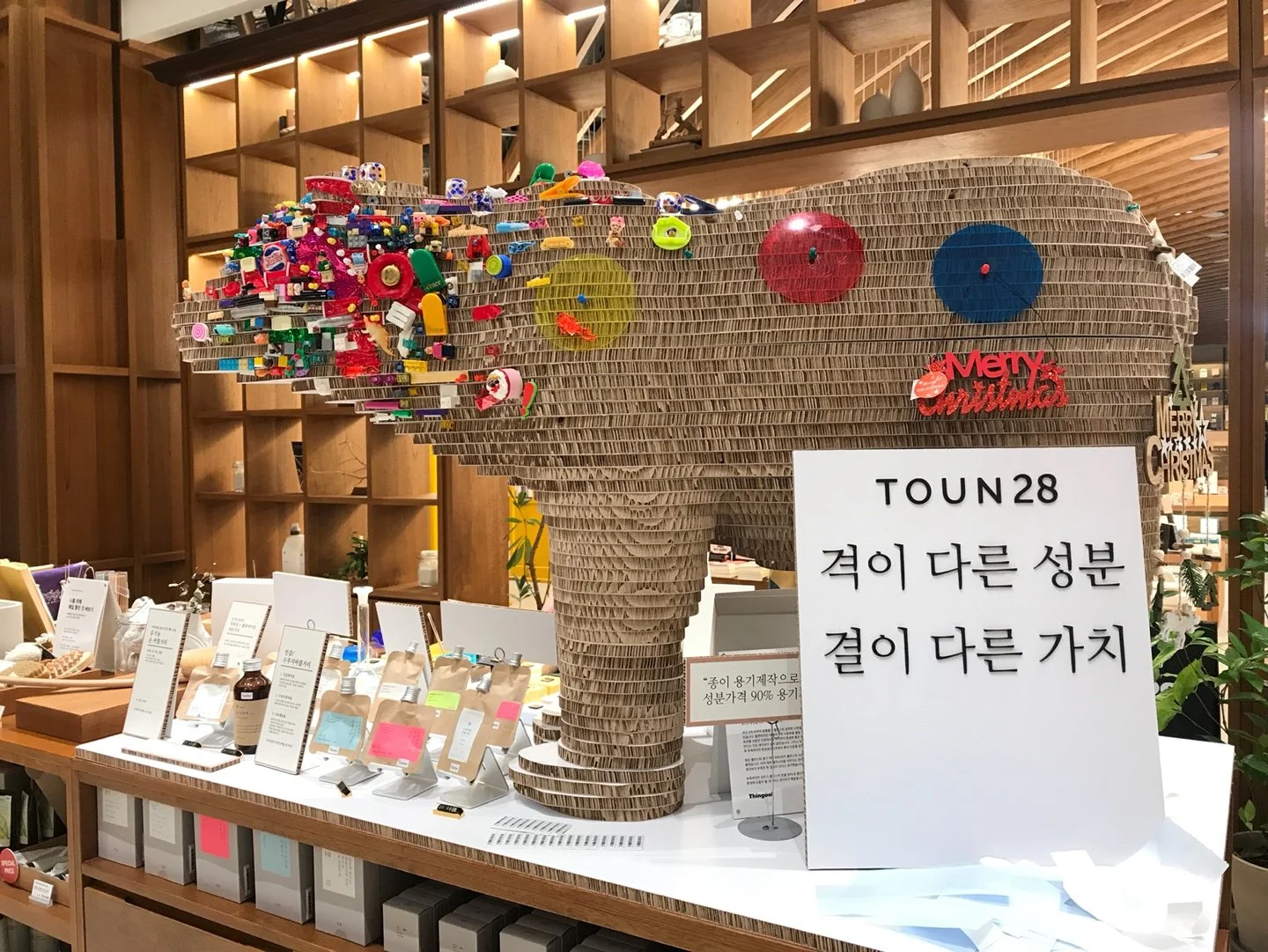 Toun28 Retail VMD Stands — Toun28